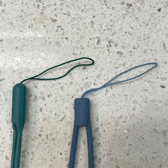 Bundle of 2 Phone & 2 Badge Clips (4 Total) - Picture 7 of 8